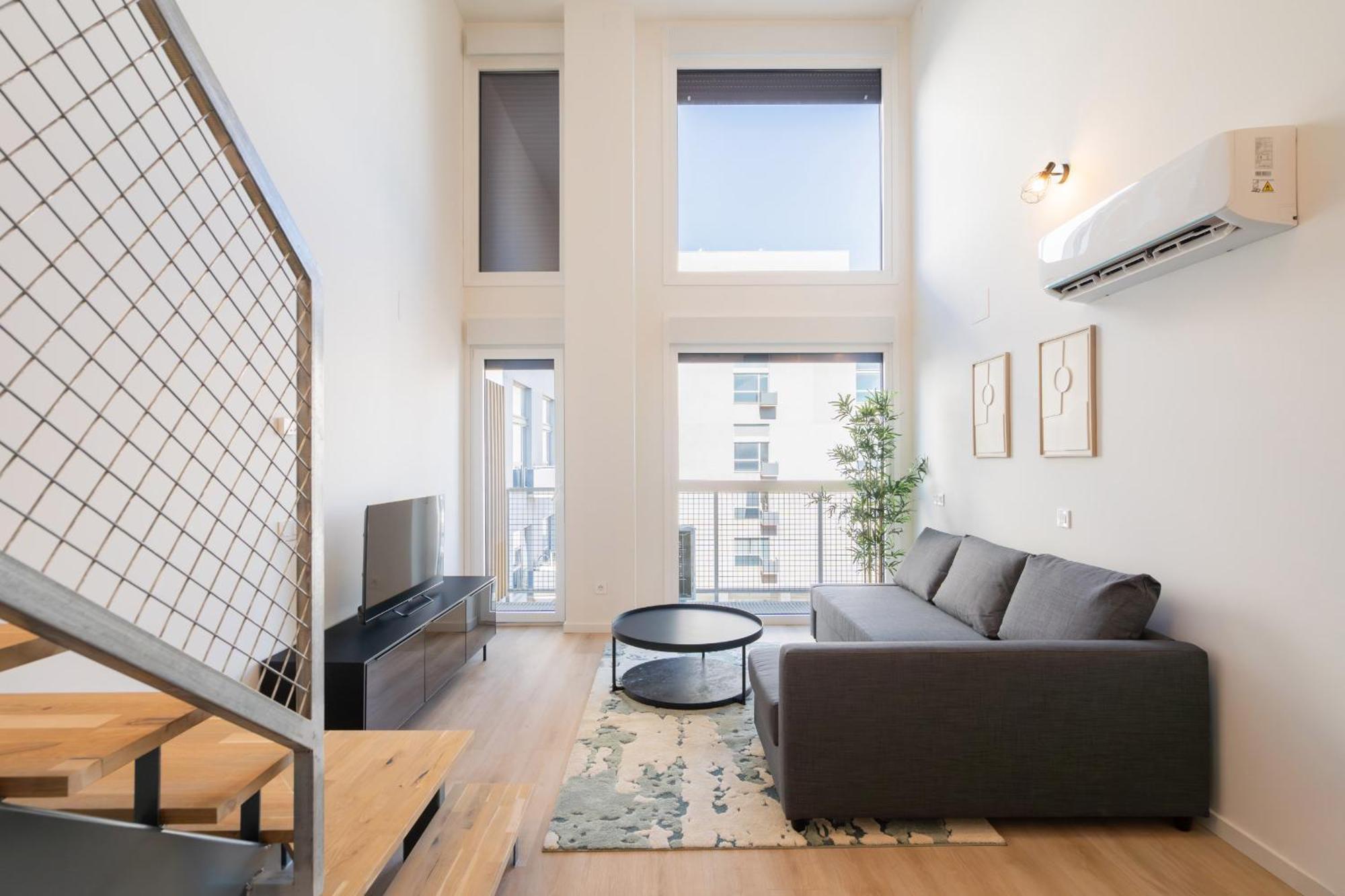 Loft Reformado Industrial Con Garaje Alquiler Temporal Apartment Madrid Exterior photo