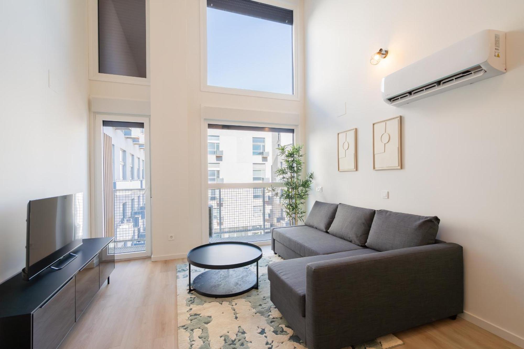 Loft Reformado Industrial Con Garaje Alquiler Temporal Apartment Madrid Exterior photo
